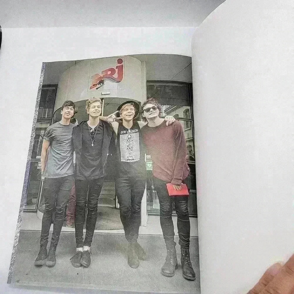 5 Seconds of Summer She Looks So Perfect by Mary Boone Magazine Album 2014 - Picture 10 of 10